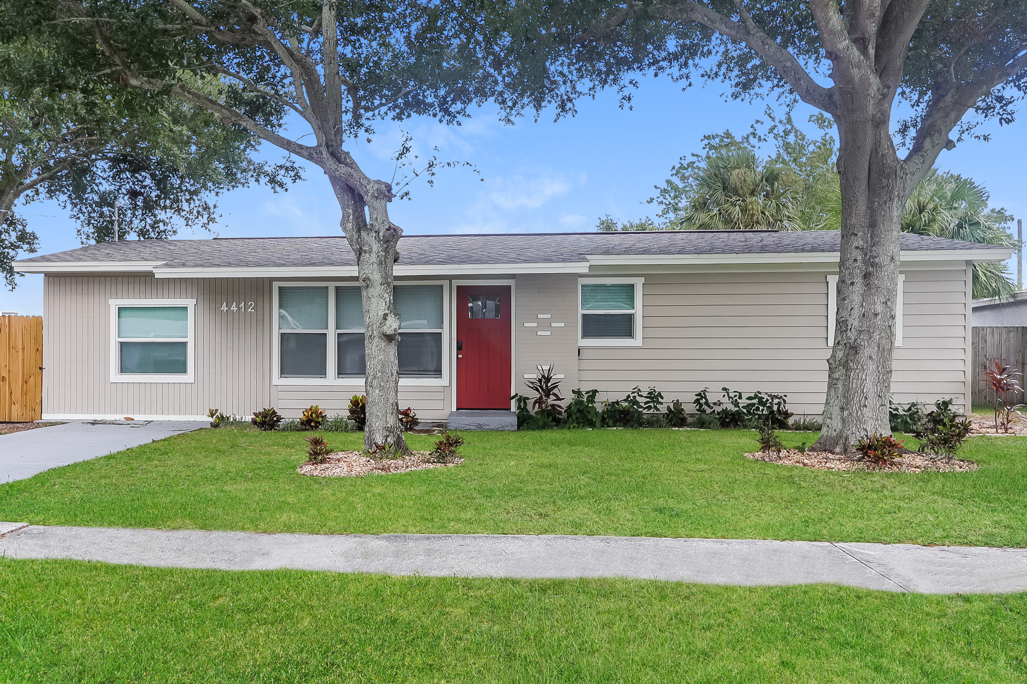 4412 W Bay Ave Tampa, FL 33616